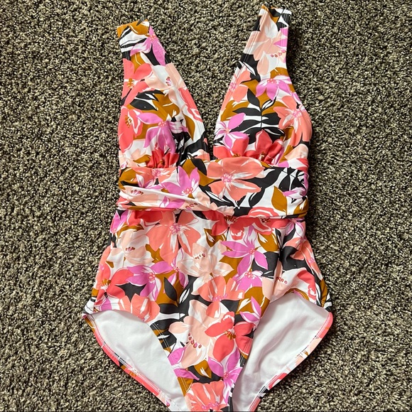 Kona Sol Other - KONA SOL Fancy Elongated Tri High Coverage One Piece Swimsuit in Gray Floral